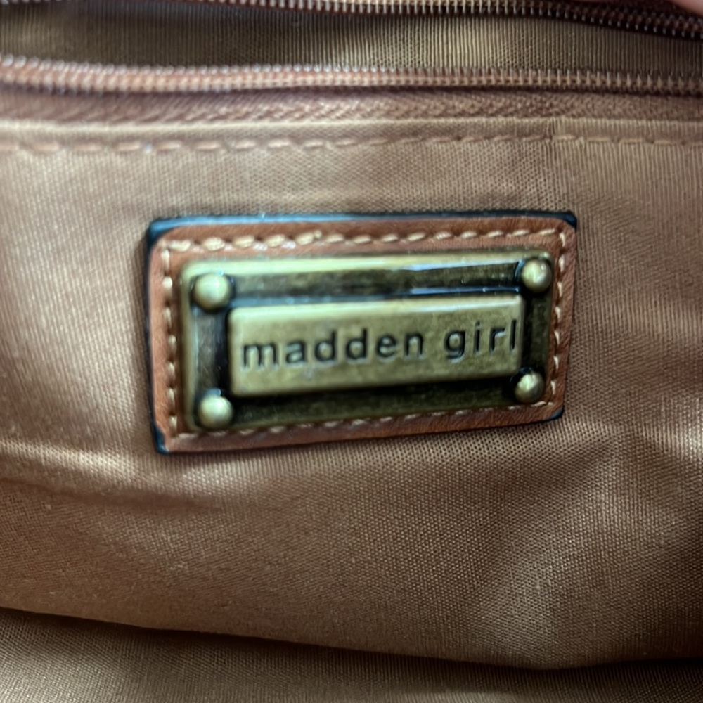 Crossbody - Picture 3 of 4